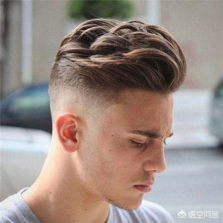 你觉得男生是微肌肉好看还是大块头肌肉好看