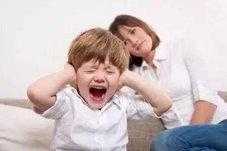 孩子性格脾气不好怎么办:孩子耍脾气，家长应该怎样做？