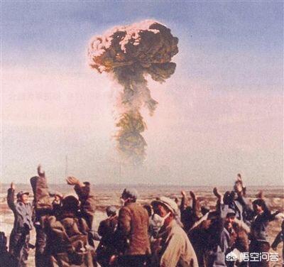中国第一颗原子弹是哪年试验成功的？