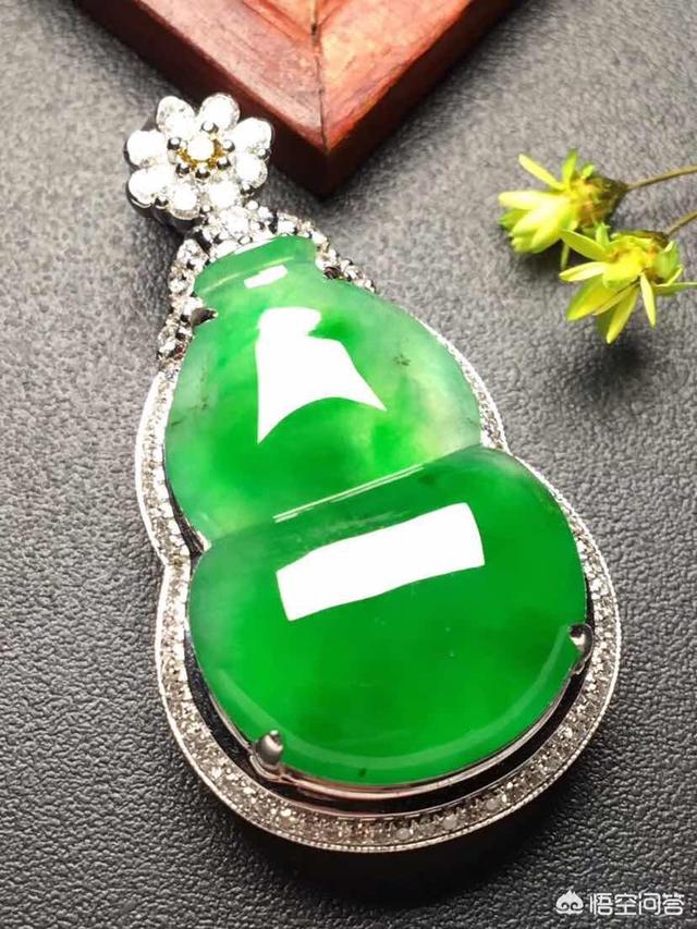 带有裂痕的玉手镯好不好,翡翠镯子有裂纹是不是最大的缺陷了？