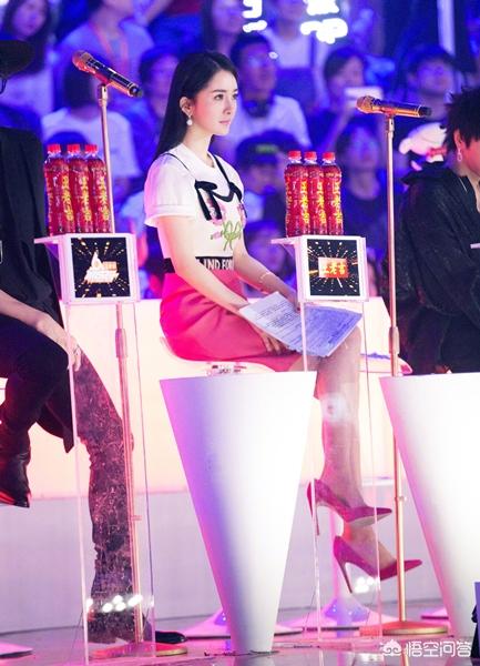 辣妈章泽天跟欧阳娜娜同框不输少女感，两人谁更美