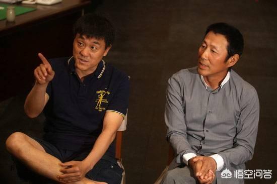 葛优低调出席酒宴:为什么演员何冰和冯小刚，葛优一起出道，到现在一直不瘟不火？