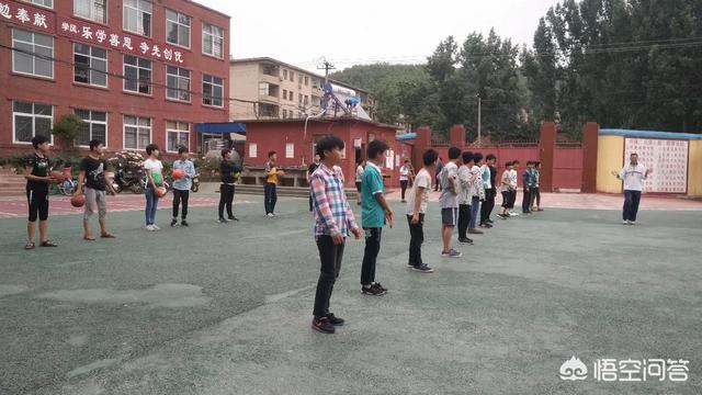 柳智宇蒋方舟:为什么走读学生比住校生成绩好？