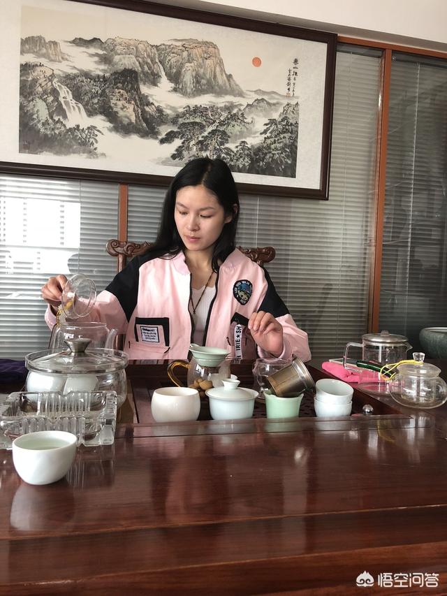 刚加了心仪女生的微信怎么去聊呢(微信刚加怎么聊不尴尬)