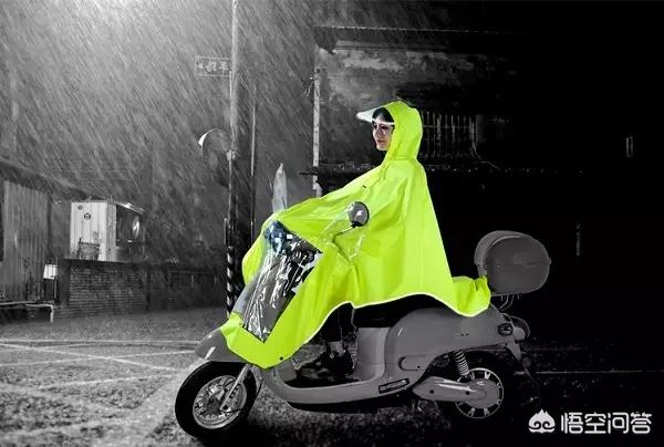 头条问答 - 下雨后骑电动车,车和车轮的反向速度基本一样,为什么泥