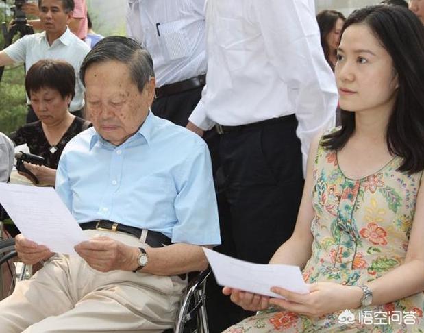 翁帆与杨振宁婚后,捐赠给清华近200万美元,对此大家怎么看？