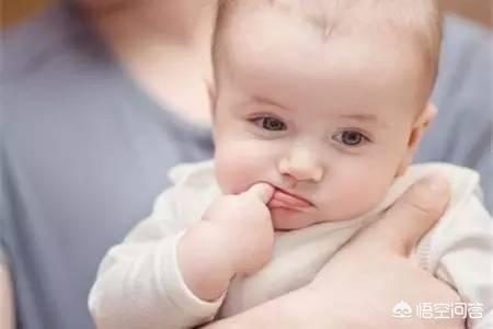 宝宝为啥碰到啥就吃啥，婴儿喜欢吃手的原因是什么