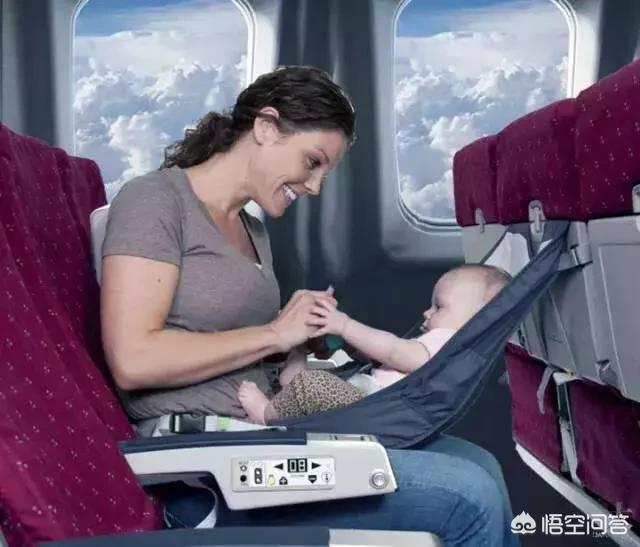 幼童在飞机上，宝宝坐飞机应该抱着吗，宝宝坐飞机对耳膜影响大吗