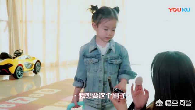 戚薇女儿:网友评论：戚薇女儿lucky越来越像她了你认为呢