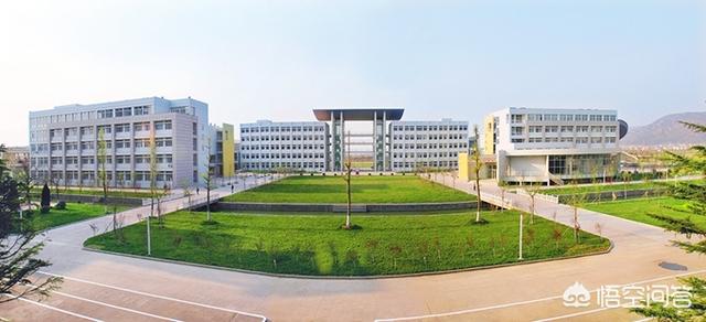 江苏淮海新能源车辆有限公司，位于江苏连云港的淮海工学院，究竟是一所什么档次的大学？