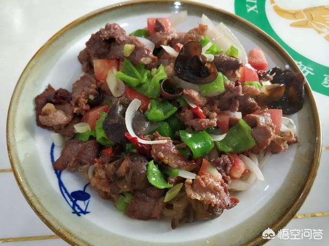 新疆拌面究竟有多好吃，什么料让新疆拌面菜上色比较好