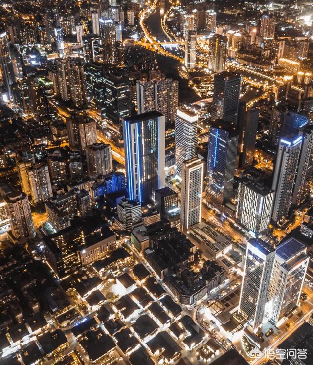 你如何看成都升级夜景天际线环球中心灯光show？