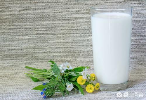 佝偻病的早期症状:婴儿抱在怀里就睡觉，放下就醒，怎么办？