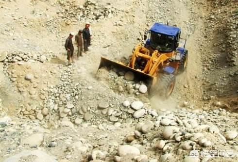 和田玉干涩是什么原因,怎么分辨和田玉的且末料和俄料呢？