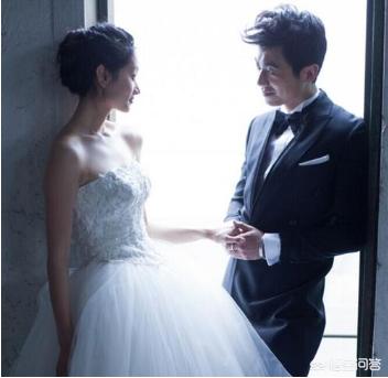 李连杰老婆叫什么:李连杰有几个老婆几个小孩？
