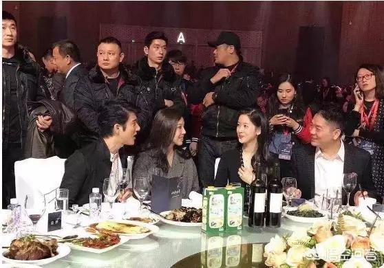 李靓蕾照片:王力宏和刘强东竟是好兄弟，你怎么看？