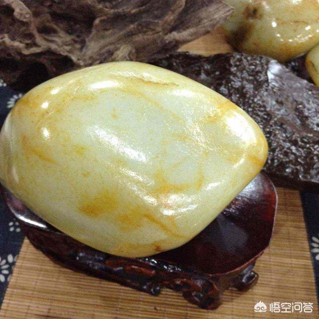 和田玉干涩是什么原因,怎么分辨和田玉的且末料和俄料呢？