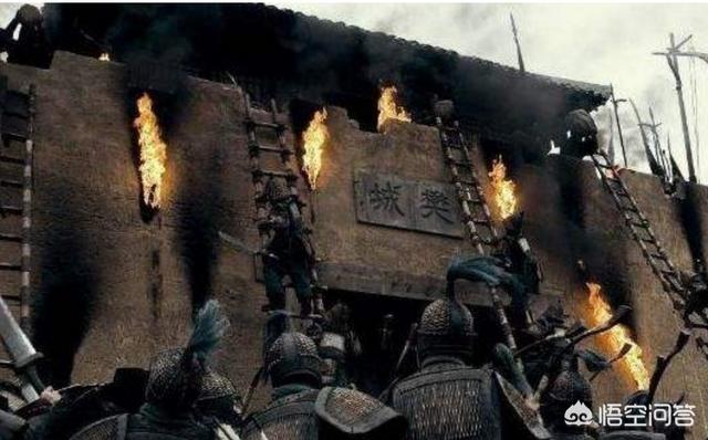 古代攻城搭梯子,守军是不是可以直接推倒梯子？