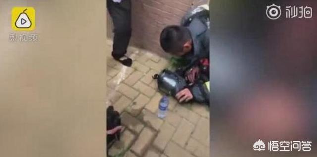一家四口救狗值不值:如果你的狗狗生病了，需要花数万元，你会把它扔了吗？ 一家四口救狗