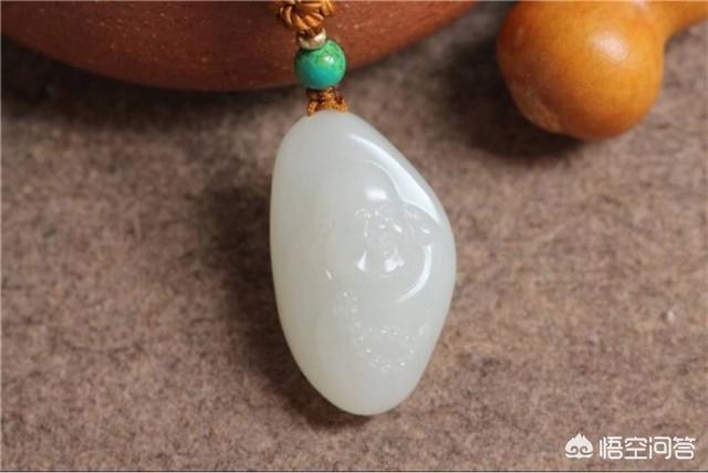 戴翡翠对身体有什么好处,佩戴翡翠玉佛有什么好处和寓意？