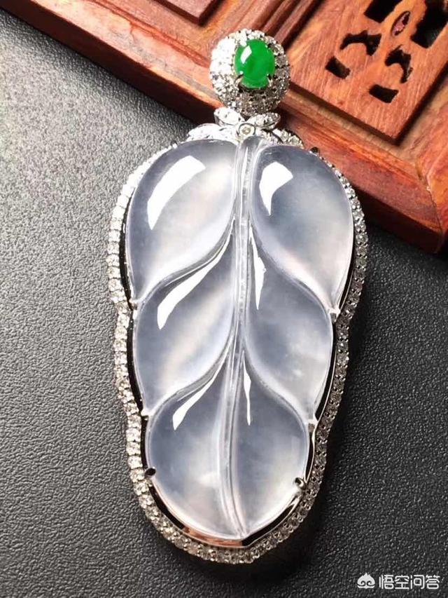 翡翠怎么查价格是多少,怎样判断一枚翡翠戒指的价格呀？