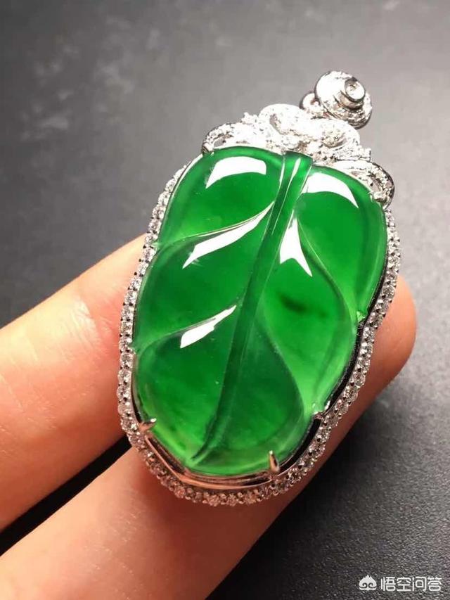翡翠怎么查价格是多少,怎样判断一枚翡翠戒指的价格呀？