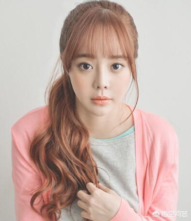 头条问答 - 如果中分发型的人扎马尾怎么样可以显脸小?(1个回答)