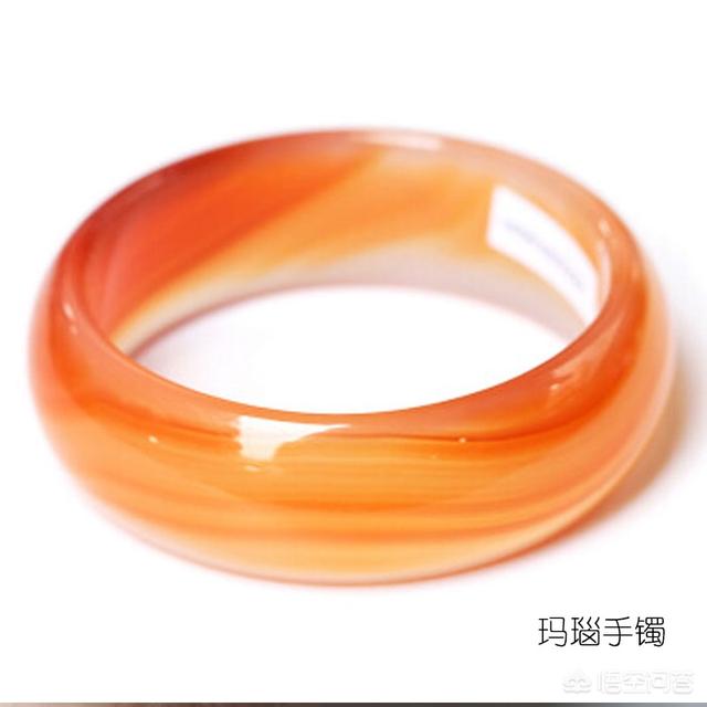 哪种玉手镯最好,你喜欢金镯子还是玉镯子？