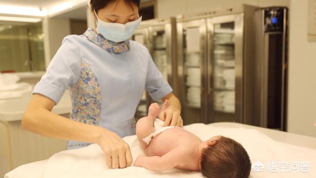 小婴儿尿不湿多久换一次:宝宝24小时都穿尿不湿好吗？
