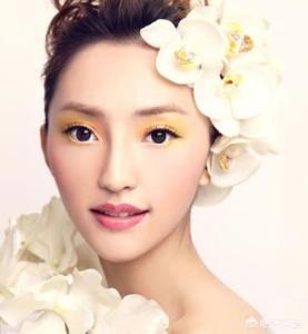 流行妆容:今年秋冬最流行的妆容是什么