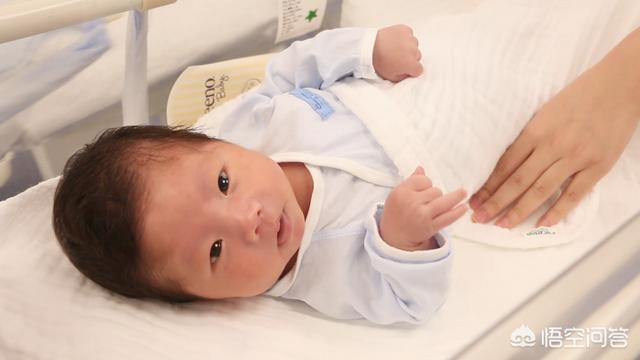 小婴儿尿不湿多久换一次:宝宝24小时都穿尿不湿好吗？