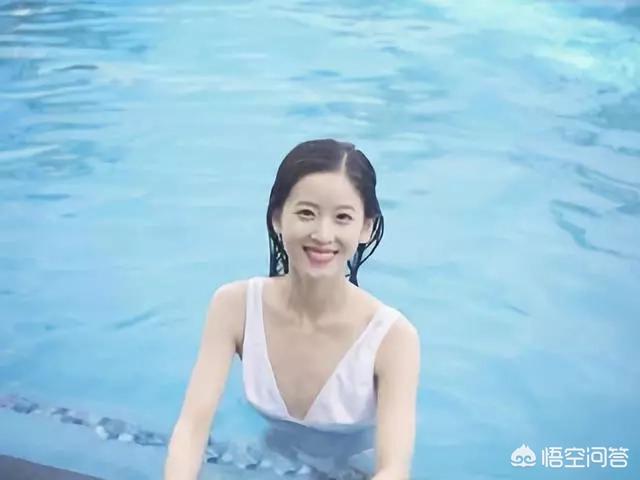 章泽天男友:章泽天已经为人母，却还保持着少女感，是怎么做到的