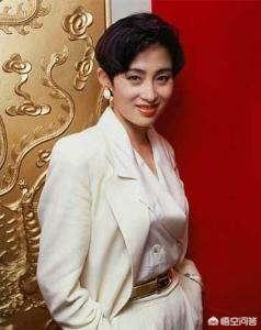 朱丽倩年轻时照片:年轻时的张敏和李嘉欣相比，你认为谁更美？