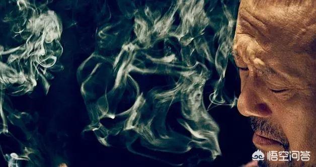 《邪不压正》中蓝青峰杀死老亨大夫,仅仅是因为害怕老亨大夫把小享大夫带回纽约吗？如何评价这部电影？