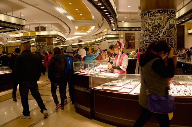 翡翠销售中常见的100个问题,翡翠价格大跌，为什么翡翠市场会遇冷？