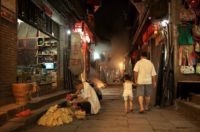 最近的鬼节是什么日子，七月十五中元节，有哪些习俗你们那里怎么过