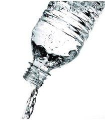矿泉水夫妇:该不该买矿泉水代替自来水来饮用？