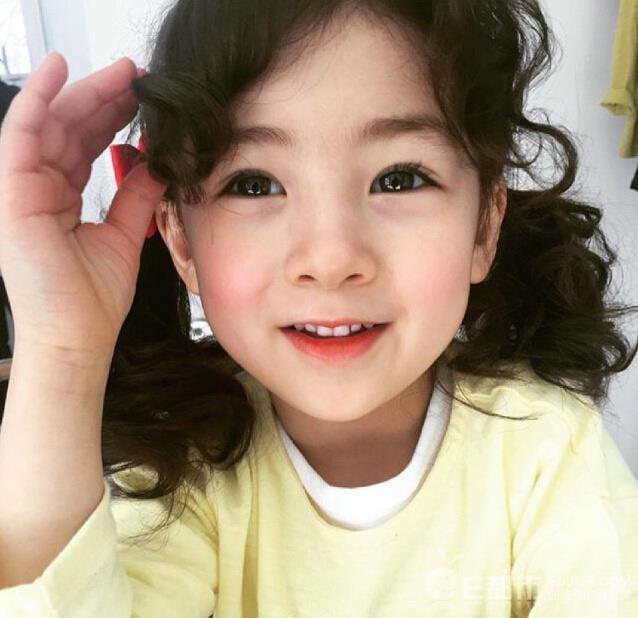 陈道明女儿成长照曝光:家里有个女儿是什么体验？