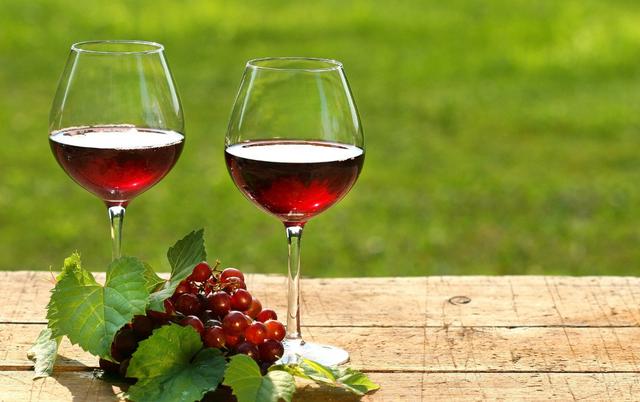 红酒标签解读，如何解读葡萄酒的年份、保质期、适饮期、灌装期？