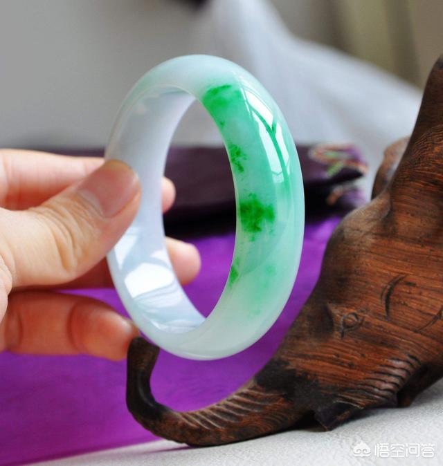 第一次戴玉镯的禁忌,买玉镯有哪些要注意的问题？