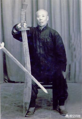 历史上有哪些真实存在的巨型近战冷兵器？
