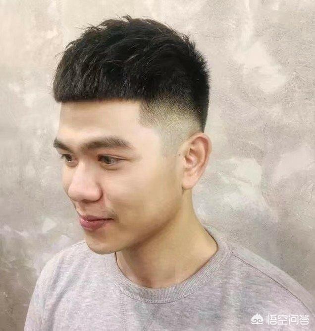 有些理发店为何爱给男生剪“两边剃短”的发型？