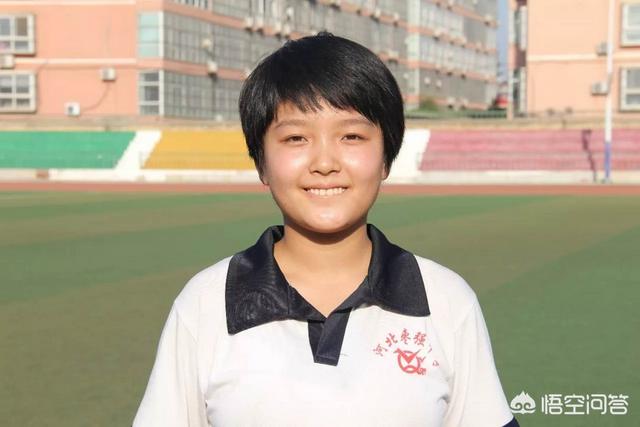 王心仪:曾感谢贫穷考上北大女孩王心仪参军，你支持她的选择吗？