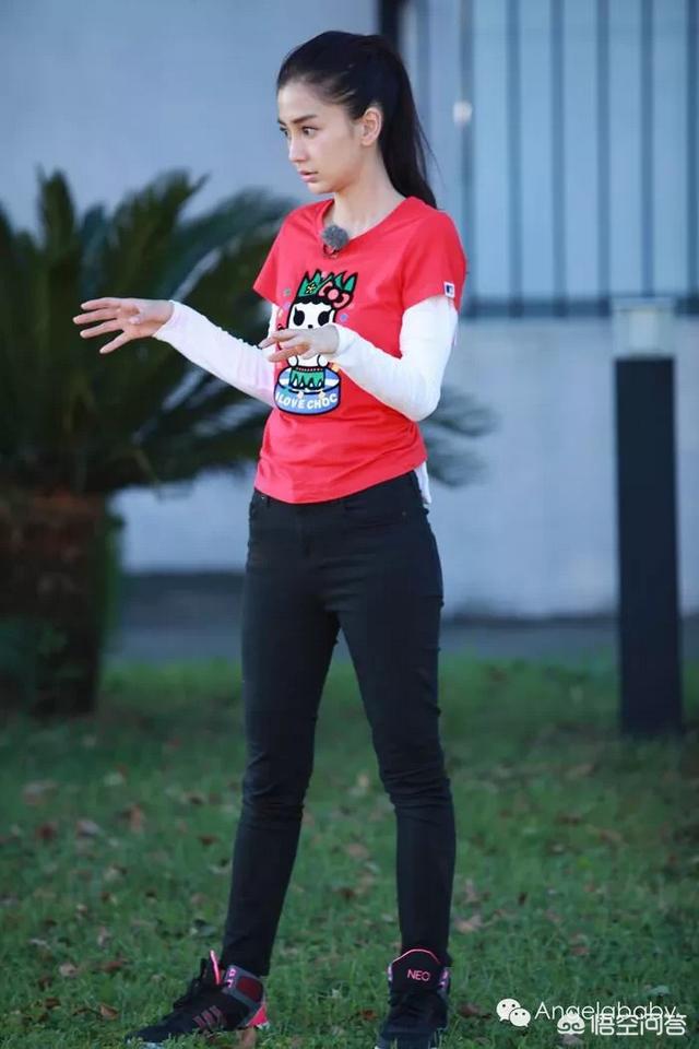 迪丽热巴撕衣服:baby和迪丽热巴，谁的衣着品味好？