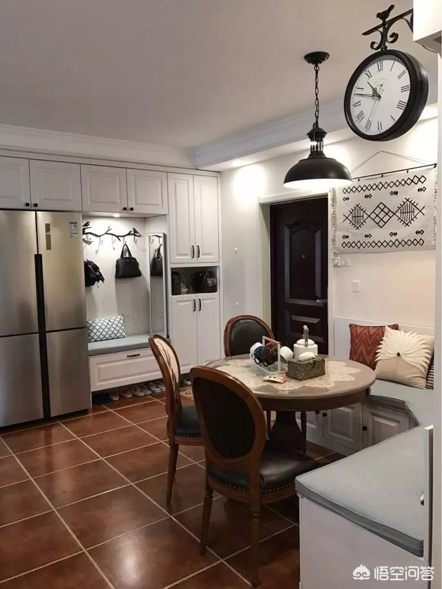 鞋柜放在入户门哪侧好,开门就是客餐厅，鞋柜如何摆？