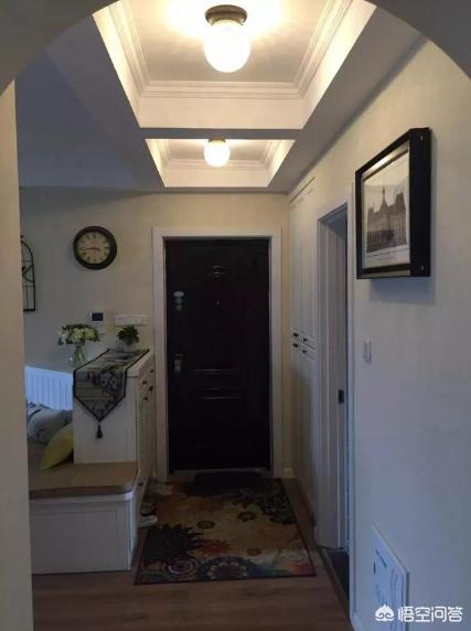 鞋柜放在入户门哪侧好,开门就是客餐厅，鞋柜如何摆？