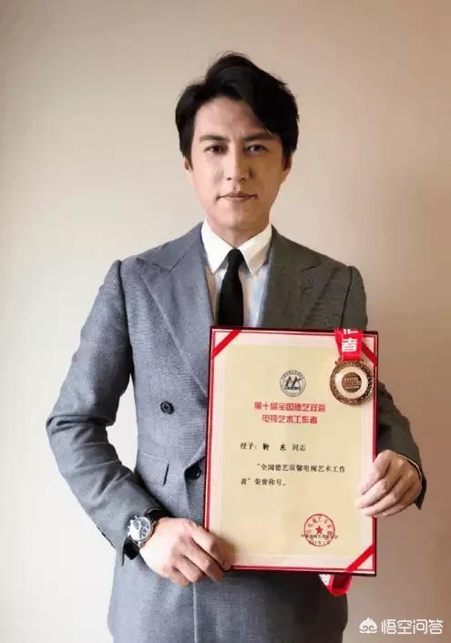 遍地狼烟吻戏:一个男人喜欢靳东，正常吗？