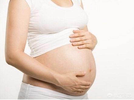 孕晚期流鼻血咋回事，怀孕八个月流鼻血是怎么回事？对胎儿有何影响？