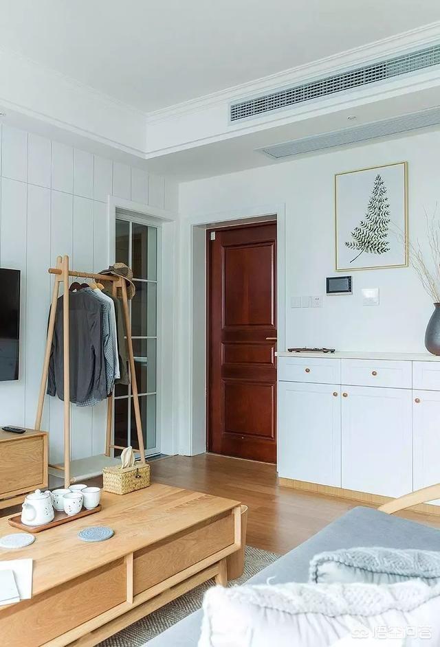 鞋柜放在入户门哪侧好,开门就是客餐厅，鞋柜如何摆？