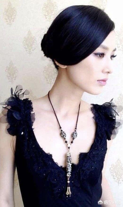 黄晓明伴娘团:黄晓明结婚时请遍半个娱乐圈，出事时仅3人力挺，你怎么看？